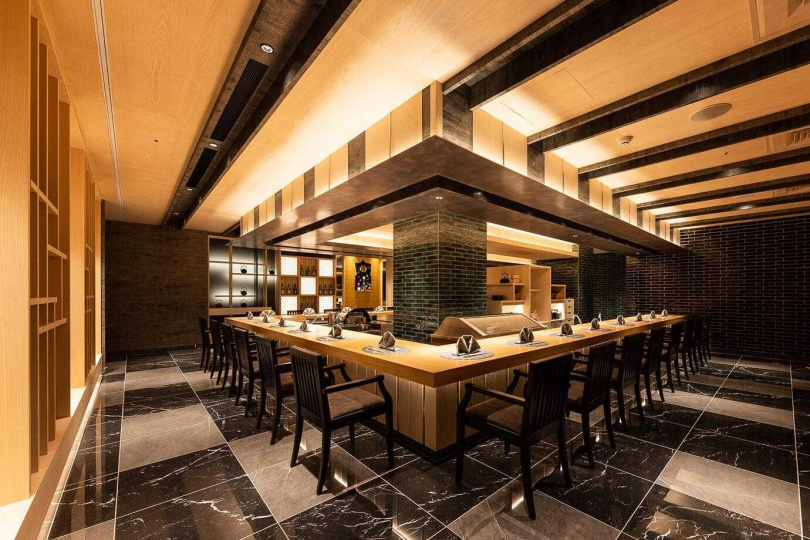 「Love Japan 行政套房」方案包含，「はや瀬HAYASE」餐廳，最正統的雙人日式懷石料理
