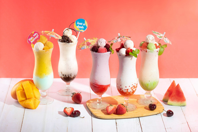 Häagen-Dazs以一系列水果風味冰淇淋為主題，推出新品凍飲，由右至左分別為「西瓜草莓抹茶」、「西瓜美眉」、「櫻桃黑莓戀曲」、「巧戀蘭姆葡萄」、「夏威夷風情」。