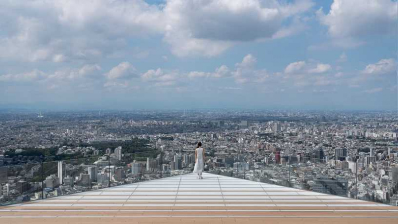 登上澀谷天空360度眺望令人窒息的東京美景。