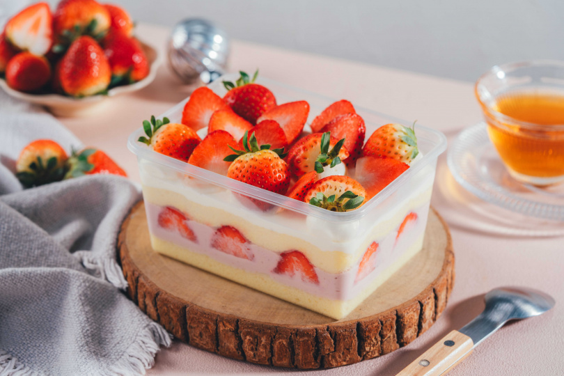 BAC「鮮草莓奶油起士盒」利用新鮮草莓、奶油起士、戚風蛋糕，層層疊疊出大滿足的草莓鮮果風味。(圖/BAC 提供)