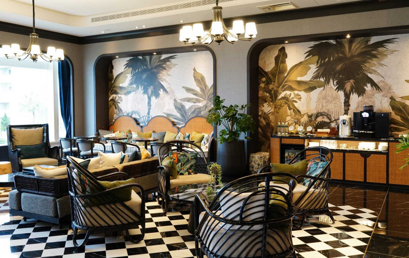 金卡以上會員開放使用「悅心會Club Lounge」，可在海景空間中享有專人接待、全天零食及咖啡茶飲。