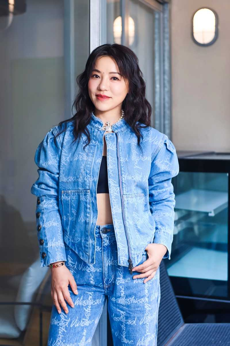 丁噹曾經兩度摔落舞台。（圖／楊澍攝）