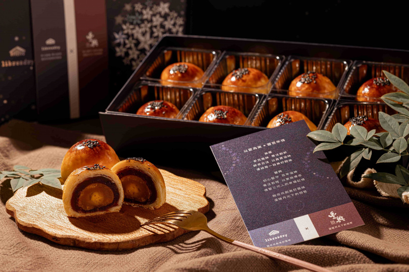 巢屋「經典蛋黃酥」嚴選台灣紅土鹹鴨蛋，外皮薄酥、內餡滋潤飽滿。（早鳥價940元／8入，圖／巢屋Libreadry提供）