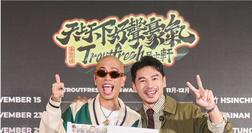 阿Ken為呂士軒獻上祝福。（圖／我宅有限公司提供）