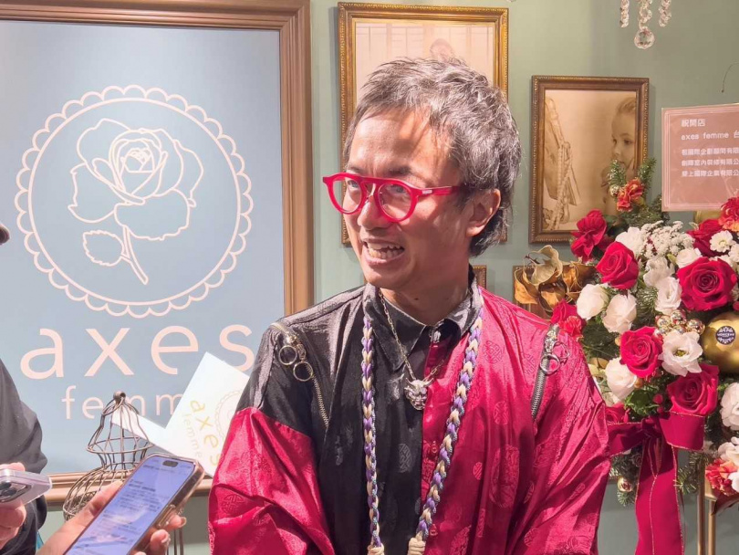 「axes femme」品牌創辦人五十嵐昭順接受媒體訪問。（圖片提供／axes femme）