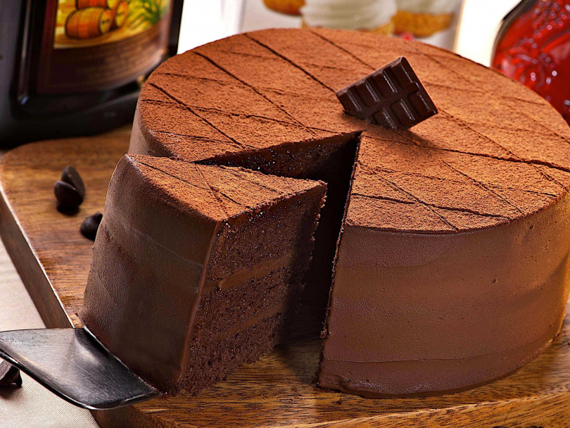   連年狂銷的招牌甜點「頂級生巧克力蛋糕」。（680元／6吋）