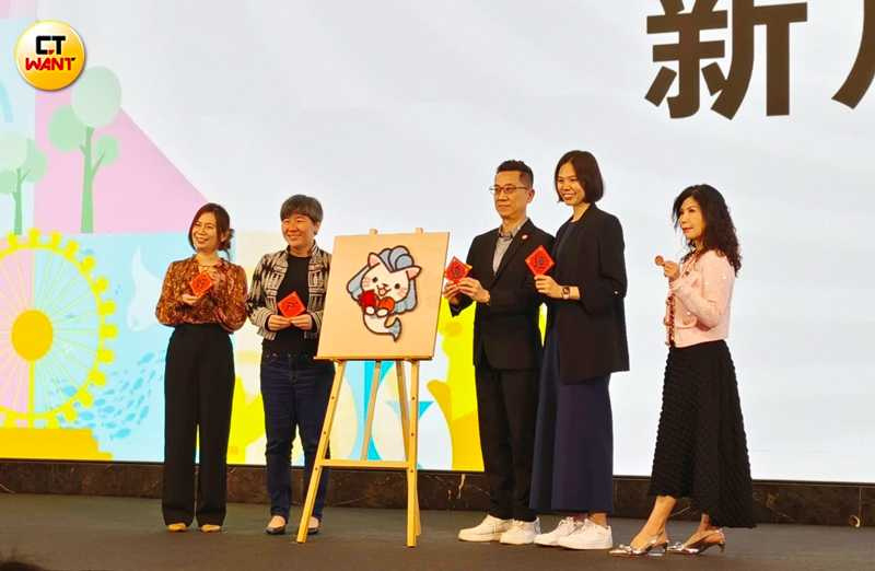 新加坡旅遊局副局長柯淑丹(左二)與大中華區首席代表兼執行署長潘政志(右三)分享新加坡旅遊相關趨勢。(圖/魏妤靜攝)