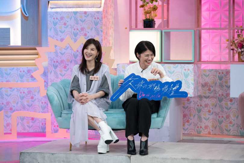 蘇慧倫(左)爆料嚴藝文(右)在拍戲現場設有「小房間」,協助演員培養情緒。(圖/東森提供)