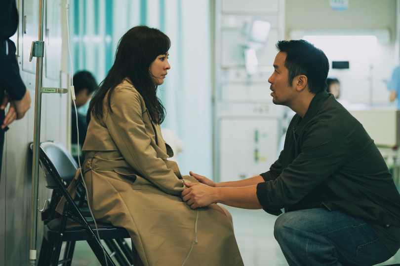 張孝全在《郵票與舒芙蕾》中相當關心暗戀對象陳意涵。(圖/時創影業)