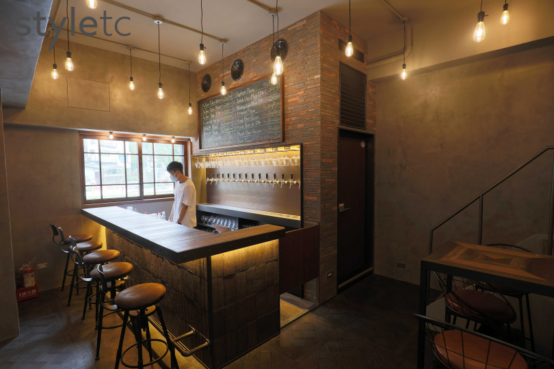 店內用餐空間小巧精緻，亦是台灣少見的日式精釀啤酒餐酒館。（圖／于魯光攝）