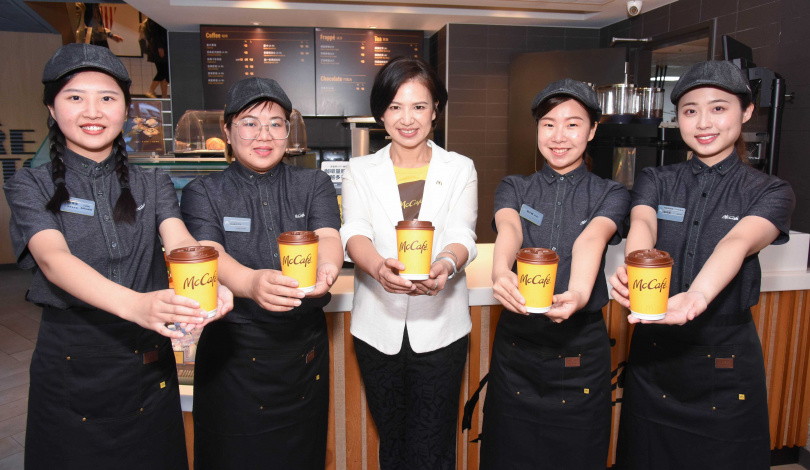 台灣麥當勞McCafé以全球獨有的「星級咖啡師」制度，培育出陣容堅強的專業咖啡師團隊；經過激烈競賽決選出11位「五星咖啡師」