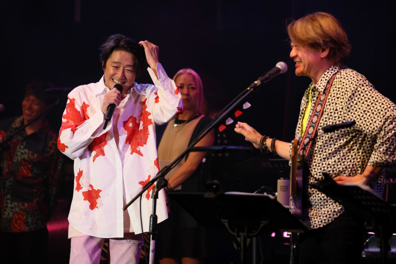 野村義男（右）大秀中文，讓近藤真彥直誇他好厲害 。（圖／重星音樂娛樂提供）