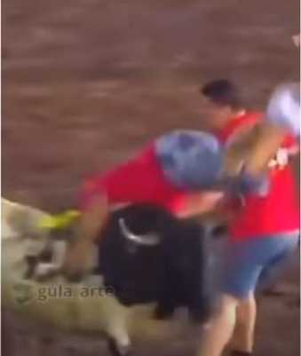 紅衣男禍不單行。（圖／翻攝自臉書）