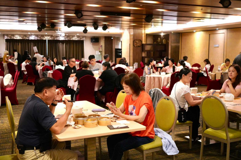 福粵樓百席訂位全滿,並特地推出「免單抽抽樂」的回饋活動,最大獎可抽到當日帳單全免。(圖/福容台北一館提供)