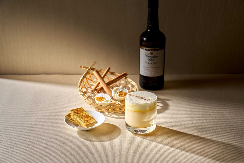 彰化特色的「鹹香奇遇」，以三次蒸餾手法的威士忌，結合鹹蛋黃餅乾的概念，創造出絕妙的濃厚堅果奶香調性，使其香醇濃郁縈繞舌尖！