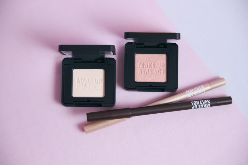 MAKE UP FOR EVER藝術大師恣意玩色眼影,單顆900元,全系列23色、三種質地。(圖/品牌提供)