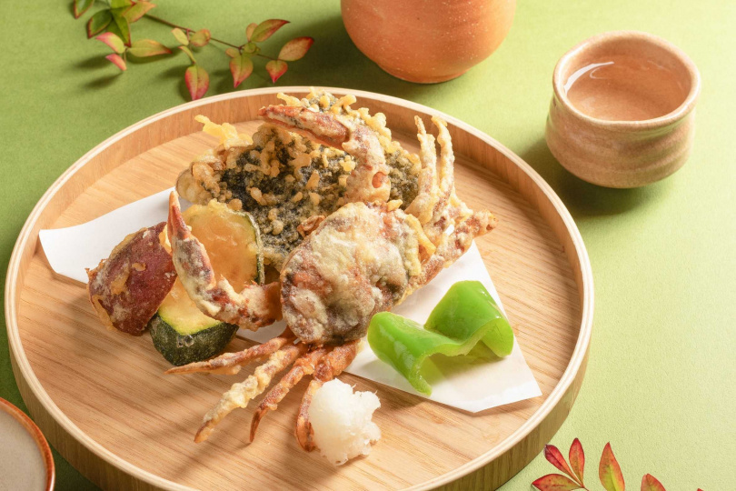 以帝王蟹、松葉蟹、軟殼蟹與花蟹，推出「日式秋蟹套餐」