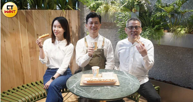 微熱山丘行銷長邱芝榕(左起)、Simple Kaffa興波咖啡創辦人吳則霖、微熱山丘執行長施宏漳。(圖/魏妤靜攝)
