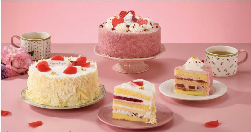 亞尼克母親節主打蛋糕包括「玫瑰馨樂園」（左，1280元／6吋）、「紅心女王」（995元／6吋），以繁複作工呈現花果酸甜風味。（圖／亞尼克提供）