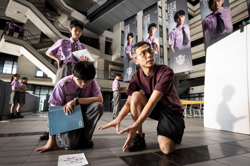 導演周冠威（右）在台拍新片《自殺通告》，電影在元智大學取景。（圖／本萃電影提供）