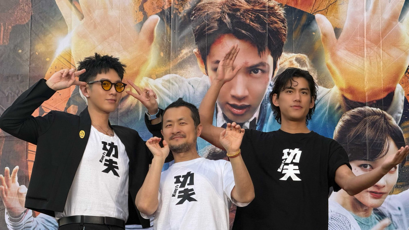 《功夫》大年初五前進台中舉辦拍照見面會，身為台中人的朱軒洋（右）喊話家鄉觀眾一定要支持。（圖／麻吉砥加提供）
