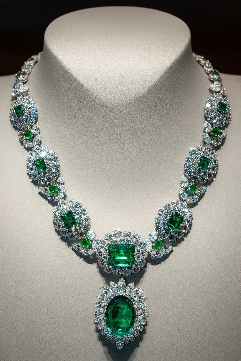 Van Cleef & Arpels「Heritage典藏」系列，Exceptional Emerald and Diamond哥倫比亞祖母綠及鑽石項鍊，1956年╱164,000,000元。（圖╱Van Cleef & Arpels提供）