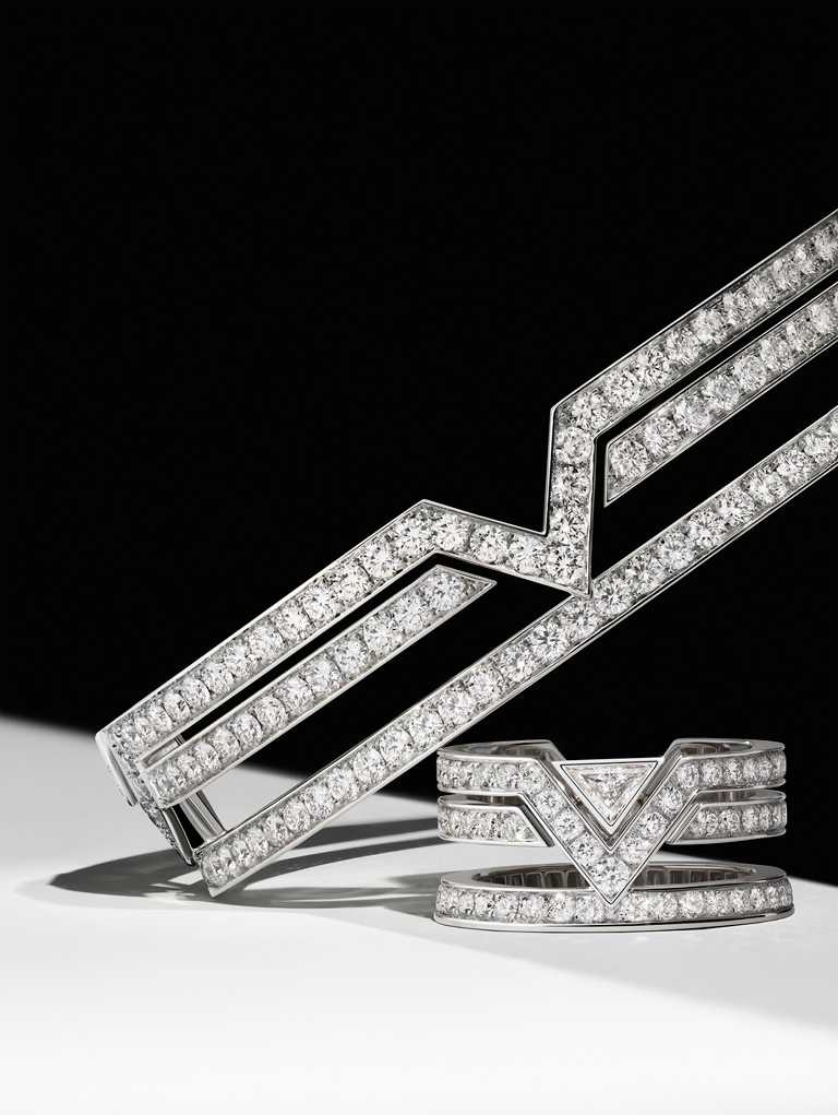 LOUIS VUITTON「Pure V」系列高級珠寶，鑽石手鐲╱3,060,000元；鑽石戒指╱價格店洽。（圖╱LOUIS VUITTON提供）