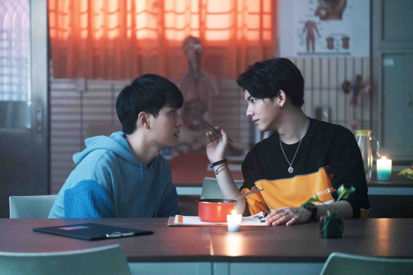 林子閎（左）和楊宇騰在《永遠的第一名》《第二名的逆襲》劇中合組「德逸CP」。（圖／WeTV、結果娛樂提供）