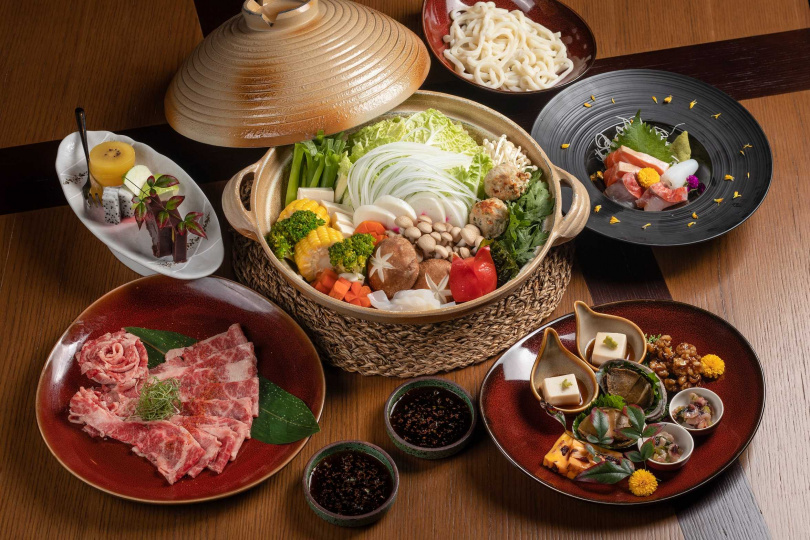 台南大員皇冠假日酒店煉‧瓦日本特色餐廳，推出「日式火鍋雙人套餐」。