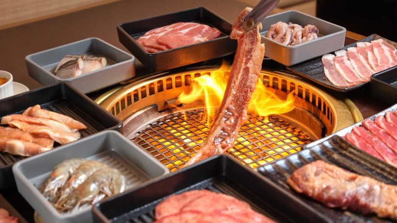 日本連鎖燒肉「牛角」全新型態「牛角Buffet」燒肉吃到飽台北首店，5/14前消費「任您吃極饗方案」成人每人折1百元、5/19前滿2千元送3百元券。