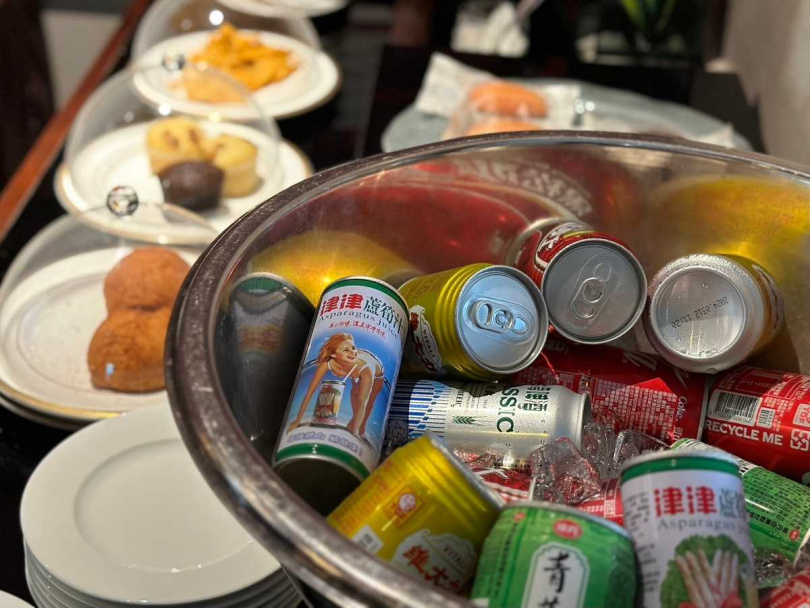享有入住期間一樓交誼廳Happy Hour禮遇，暢飲台灣特色啤酒、飲料與翌日早餐兩客。