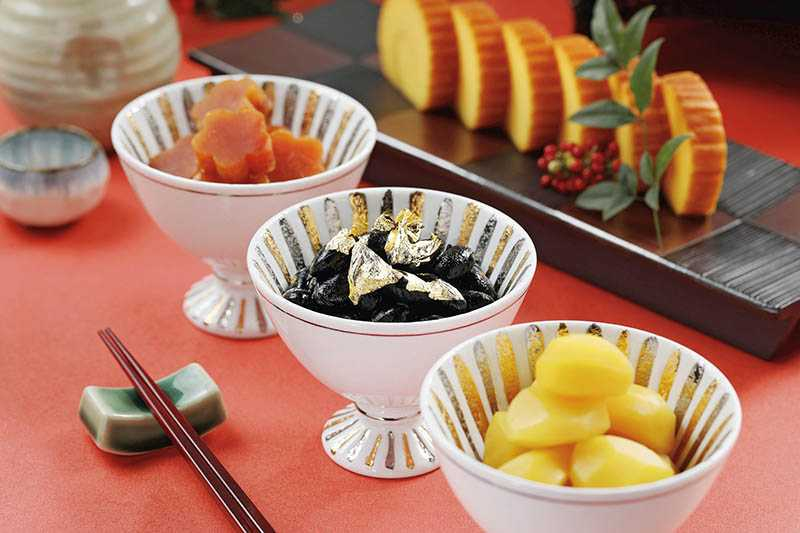 栗子甘露煮、黑豆及烏魚子，都是日本新年的必吃料理。（圖／于魯光）