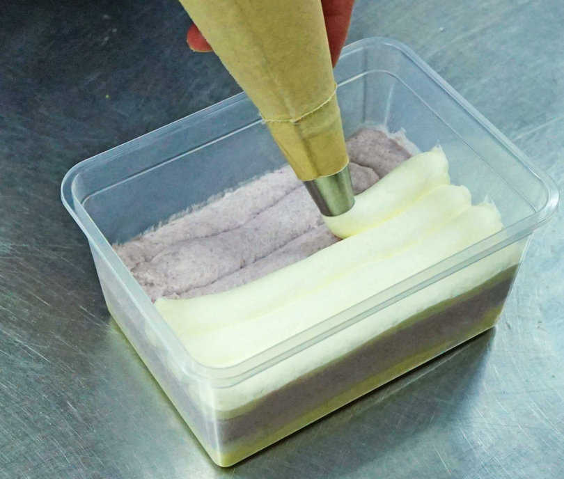 「芋香蛋糕盒」每一層芋泥餡料層層鋪疊。（圖／金帛手製提供）