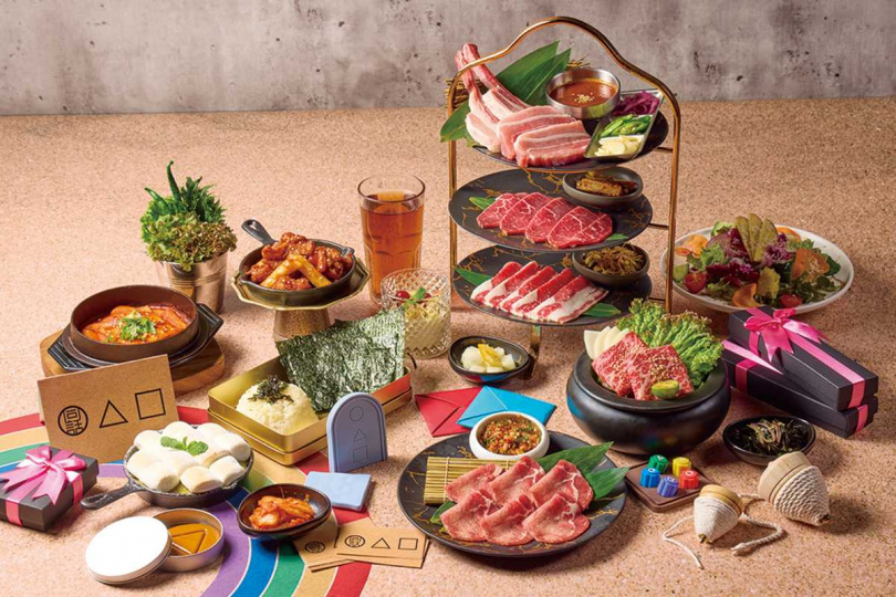 即日起至9/30,雙人於燒肉同話點用「韓式風味雙人套餐」,即可挑戰「韓式打畫片」遊戲。(圖/這一鍋提供)