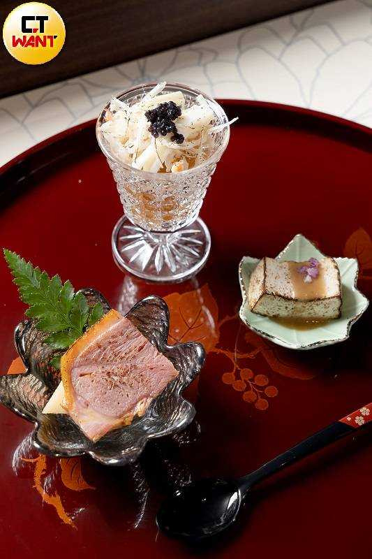 前菜「田樂燒豆腐」(右起逆時針)、「蟹肉水果醋」、「煙燻鴨筍」帶有多重口感與酸鹹滋味。(圖/焦正德攝)