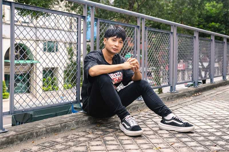 螢幕上放得很開，形象搞笑，但私下的逸祥其實偏內向慢熟。（圖／楊澍攝）