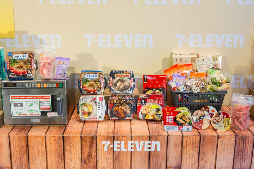 「饗喫鍋」火鍋專區，以全天候自煮即食、一人可開鍋為訴求，今年秋冬將瞄準最受年輕世代歡迎的客製化鍋物趨勢，引進個人份量食材，匯集湯底與配料等近百項商品。（圖／7-ELEVEN提供）