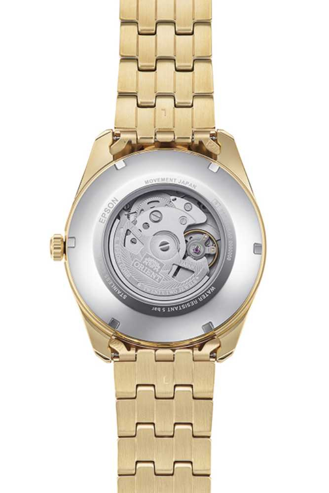 Orient新一代萬年曆機械錶，錶背採鏤空設計，內部日系機芯的精密運作，令人不禁沉醉其中。
