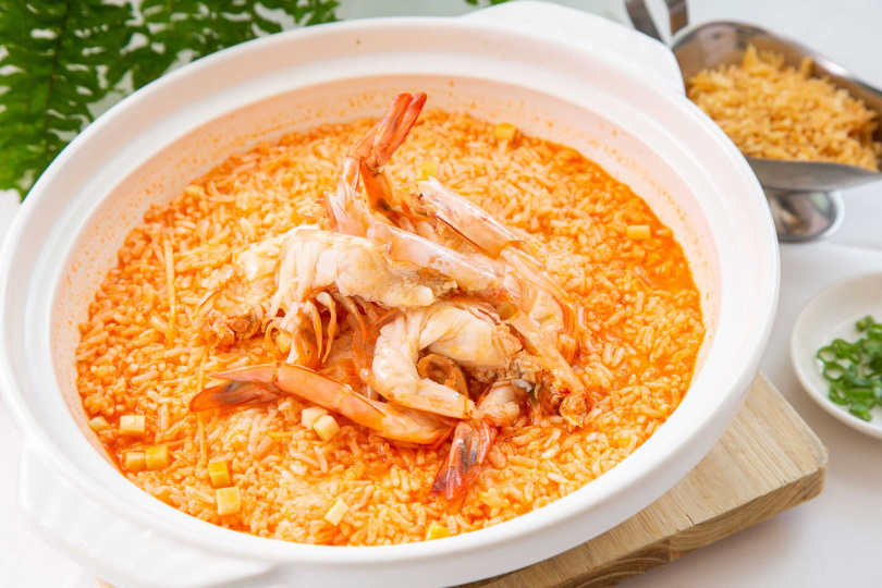 貴妃泡飯以大蝦熬煮的高湯，搭配鮮甜蝦肉與炸米，口感多重滋味佳。