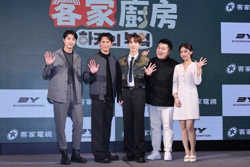 江宏傑（左起）、温昇豪、利特、李元日、Judy，一同出席《廚師的迫降：客家廚房》記者會。（圖／楊澍攝）