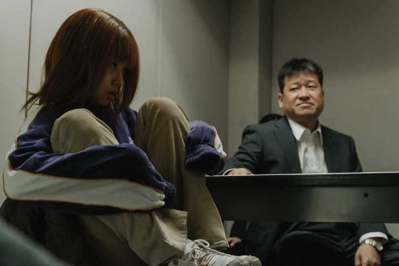 《那個女孩》河合優實飾演的杏,在被捕後接受警察協助戒毒,企圖讓人生回到正軌。(圖/光年映畫提供)