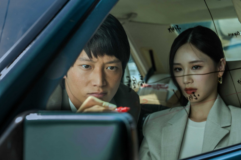 《瘋狂獨角獸》男女主角一起走過創業初期的危機和驚濤駭浪。(圖/Netflix提供)