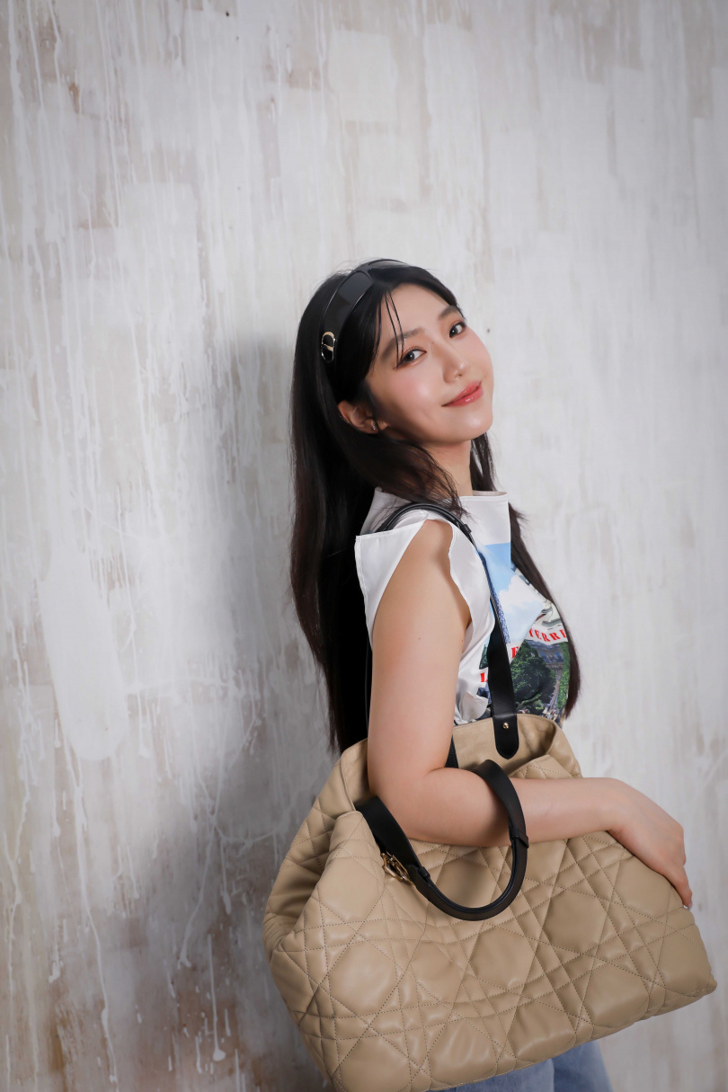 只有在校內言芯才敢與不認識的男生搭話。（圖／侯世駿攝）