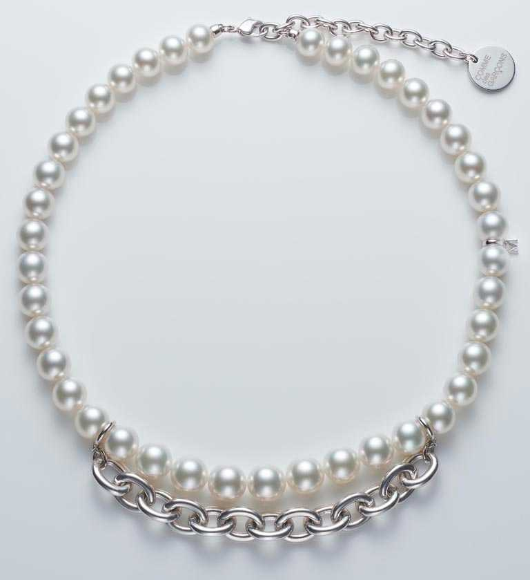 MIKIMOTO x COMME des GARÇONS聯名系列南洋珍珠串鍊，銀製鏈結款╱價格店洽。（圖╱MIKIMOTO提供）