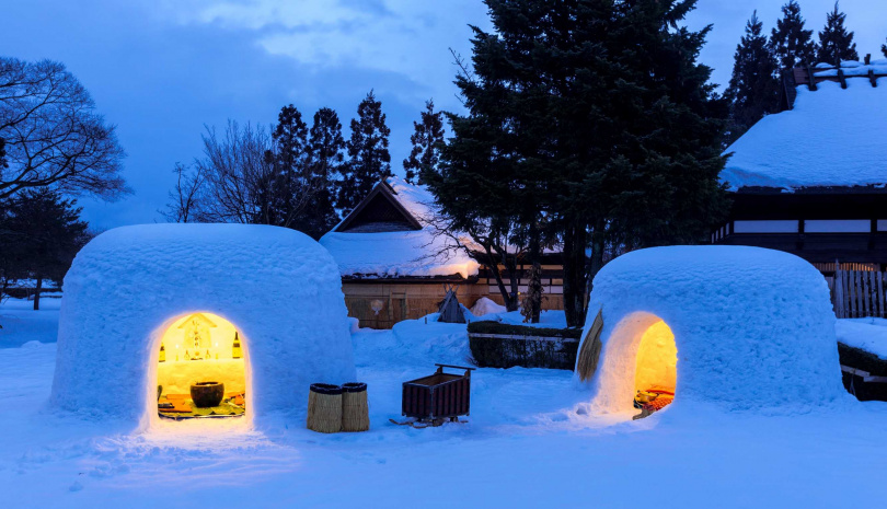 旅客於冬季造訪秋田，可以探訪被列為日本十大雪祭的「橫手雪屋祭」。（圖／燦星旅遊提供）