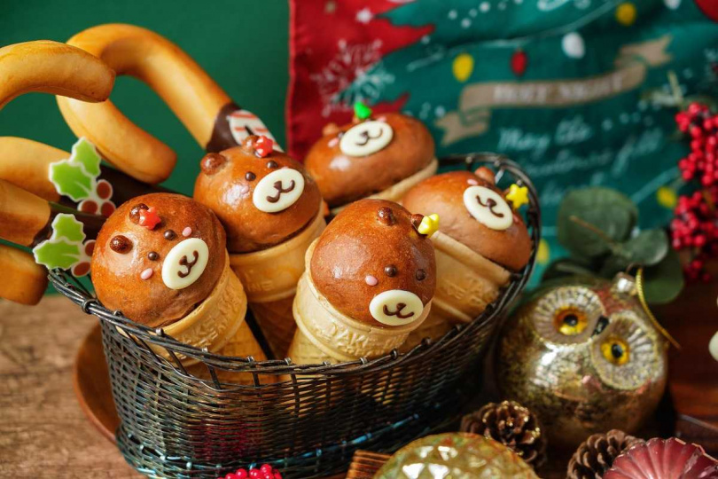 「聖誕熊甜筒」是每年人氣最高的商品，濃郁的可可氣息，討喜模樣讓大人、小孩驚喜感十足。