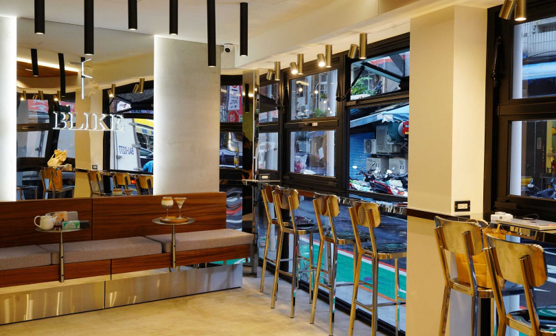 台北延吉店門市以鏡面不鏽鋼椅和簡約設計呈現都會感。（圖／魏妤靜攝）