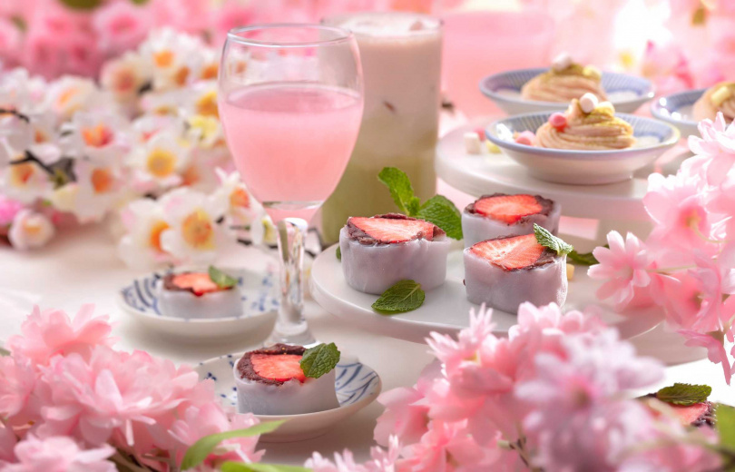 甜點「草莓蒙布朗」及「草莓大福」與飲品「春日抹茶」、「花見の桜沙瓦」。