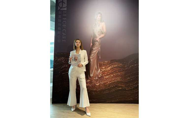 理債女神王俐喬二度登上紐約時代廣場並拍攝美國時尚雜誌STYLE CRUZE成為華人之光(圖/客戶提供)。