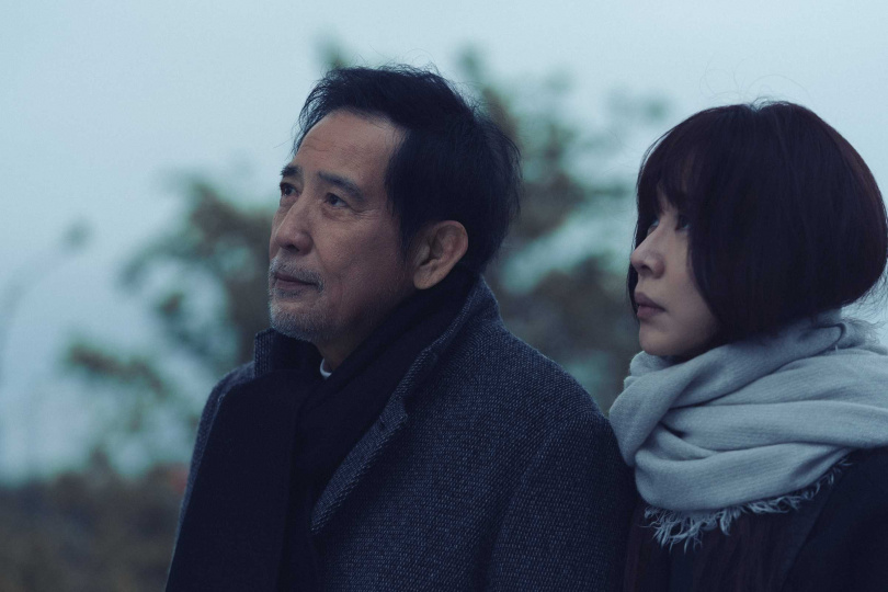 謝盈萱(右)在劇中飾演「程樂樂」,秦漢(左)飾演「樂爸」。(圖/Netflix提供)
